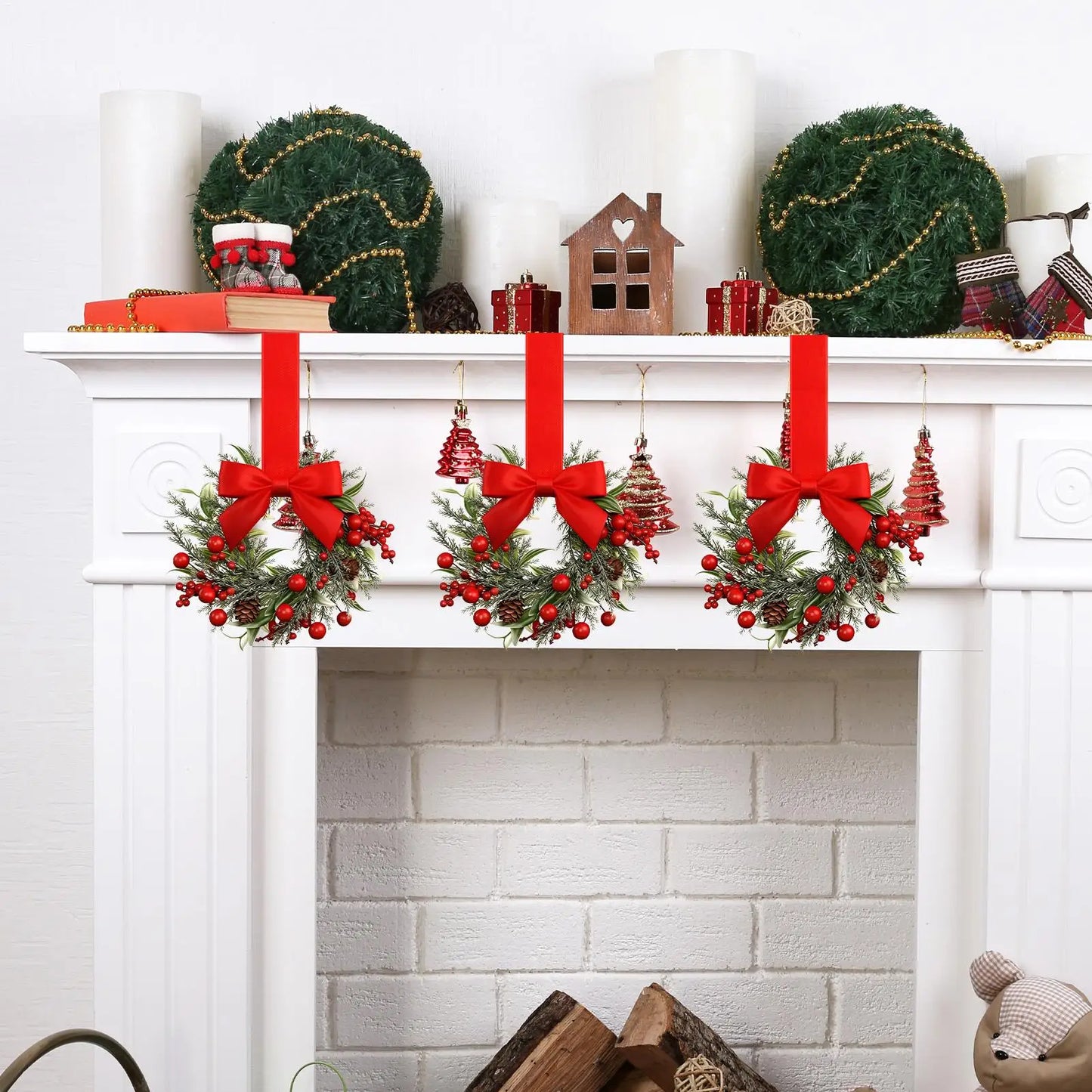 Elegant Christmas Wreath - Timeless Festive Charm for Your Home